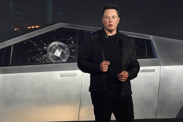 Elon Musk Cybertruck  Camlarının Neden Kırıldığını Açıkladı