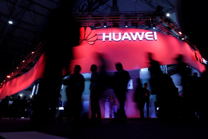 Huawei Denizaltı Kablo İşini Satıyor