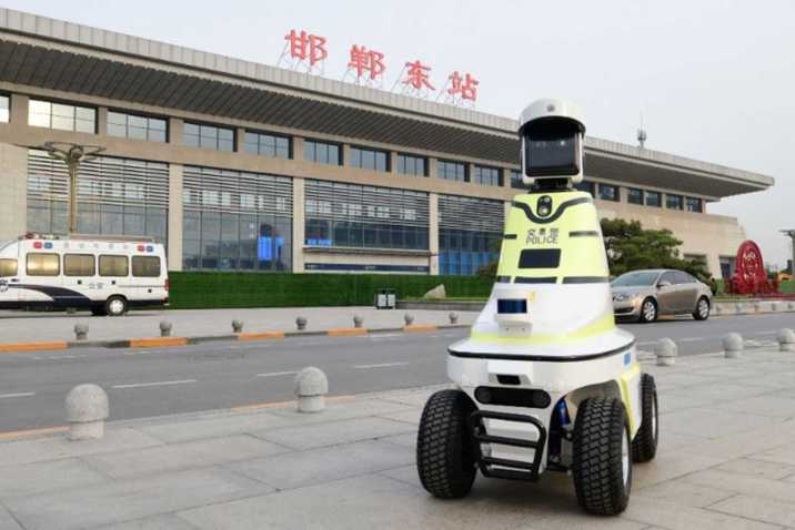 Robot Trafik Polisleri Yollarda!