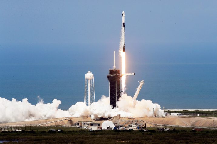 SpaceX’in İlk İnsanlı Roket Fırlatma Girişimi Başarıyla Sonuçlandı