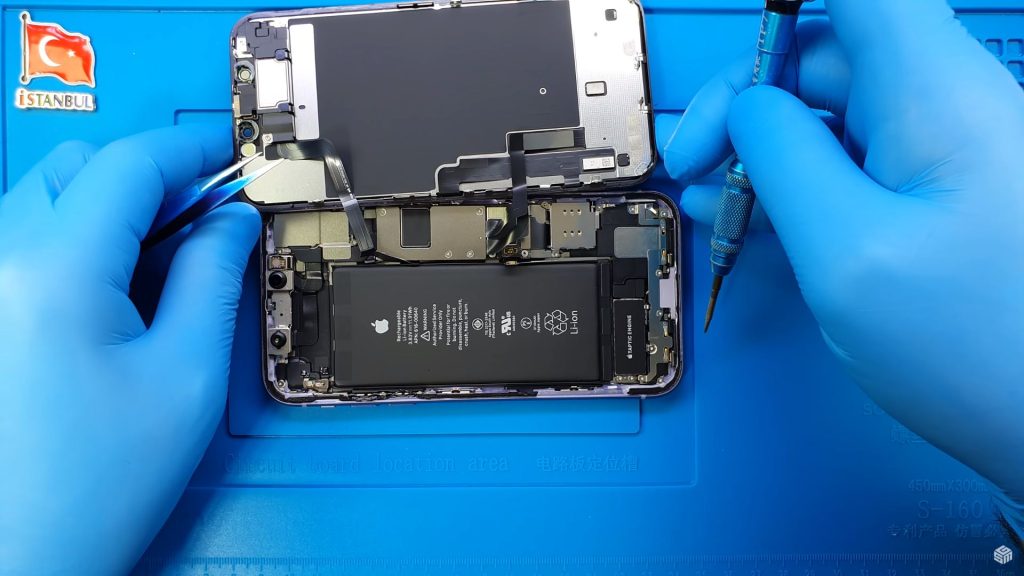 iPhone 11 Batarya Değişimi Nasıl Yapılır?